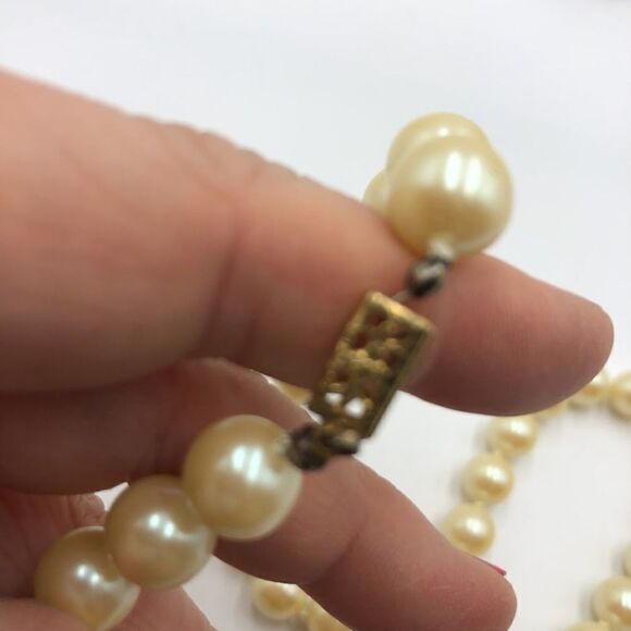 Vintage MCM Lot of 2 Faux Pearl Necklaces Pearl White and Grayish/Beige Japan - Picture 7 of 10